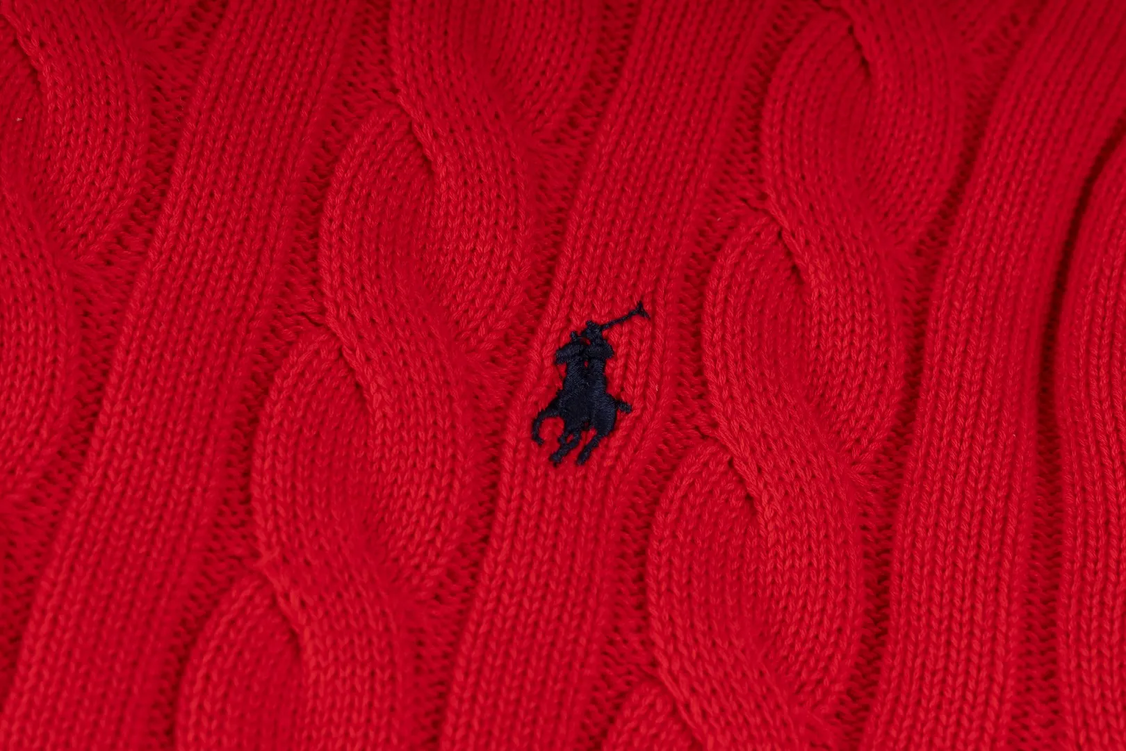 P220 #R91 RALPH LAUREN Ralph Lauren fourteen colors classic small label embroidery round neck pullover cable cardigan sweater men's top, high-density LOGO embroidery on the chest, original customization of tag accessories. Made of pure cotton yarn, pure cotton is skin-friendly and comfortable, small label war horse embroidered twist button round neck sweater 🐎 high quality, follow the blogger to learn how to wear it! Let’s buy a Ralph Lauren cable sweater. It’s a super hard-to-find series after it became popular. It’s hard to find one on the official website. It’s simple and practical to wear, with a lazy and loose feel. The thickened fabric has more texture, feels soft and delicate, and has a loose fit. Whether worn alone or layered, you can wear different styles of fashion with just one piece!   Size：XS S M L Sleeve length: 59/60/61/62/63
